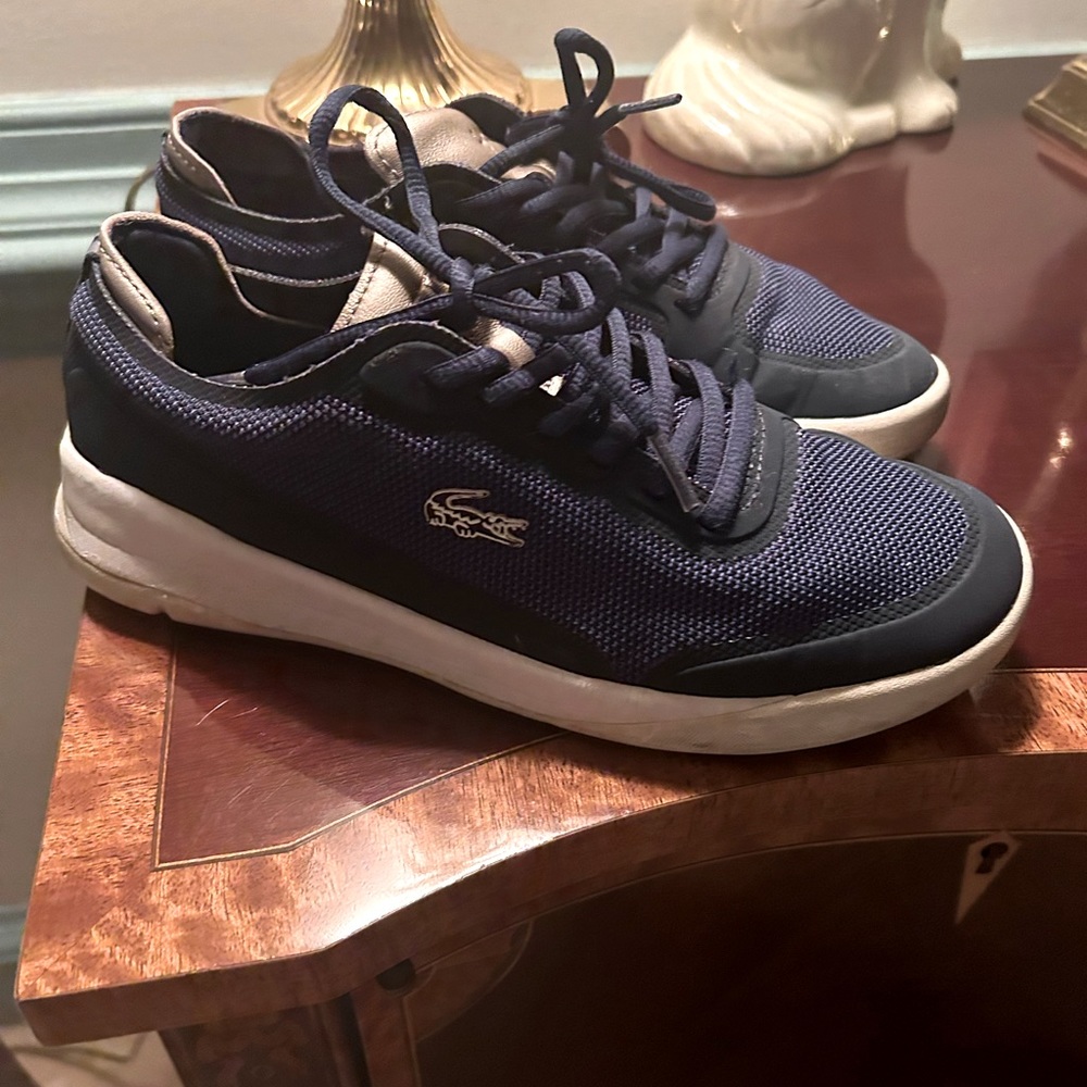 LACOSTE elite sneaker. Size 7.